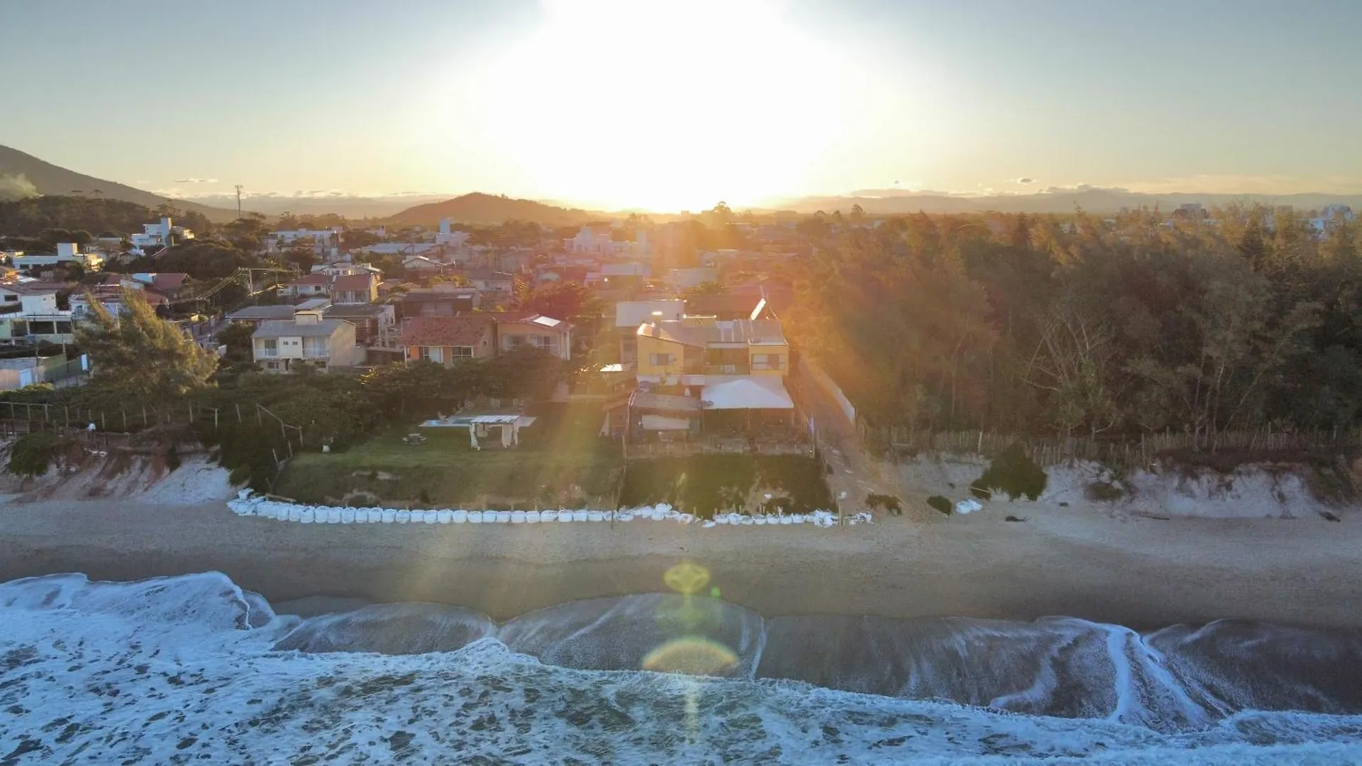 Hostel Graffi Beach House Florianopolis Brazil
